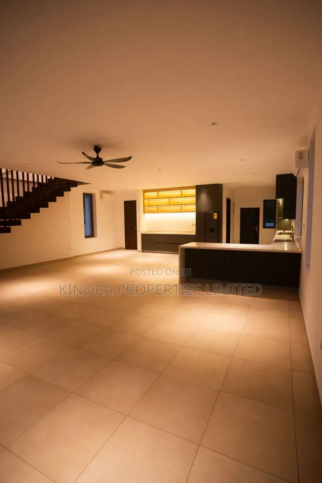 4bdrm Duplex in School Junction for sale in School Junction