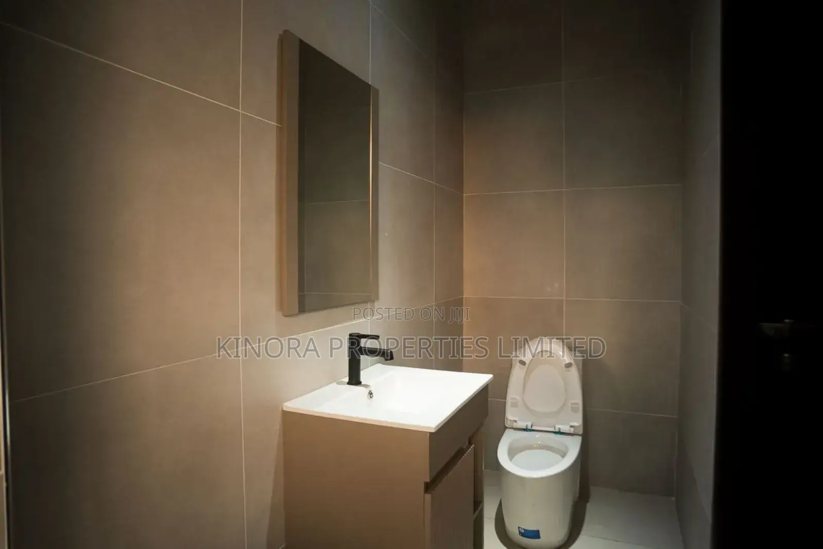 4bdrm Duplex in School Junction for sale in School Junction