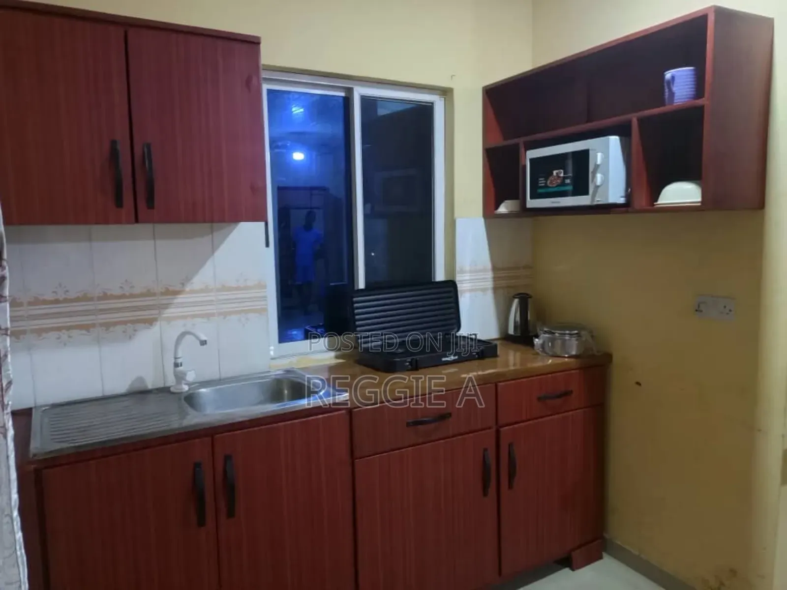 One Bedroom Fully Furnished Studio Ensuite in Radio Gold Area