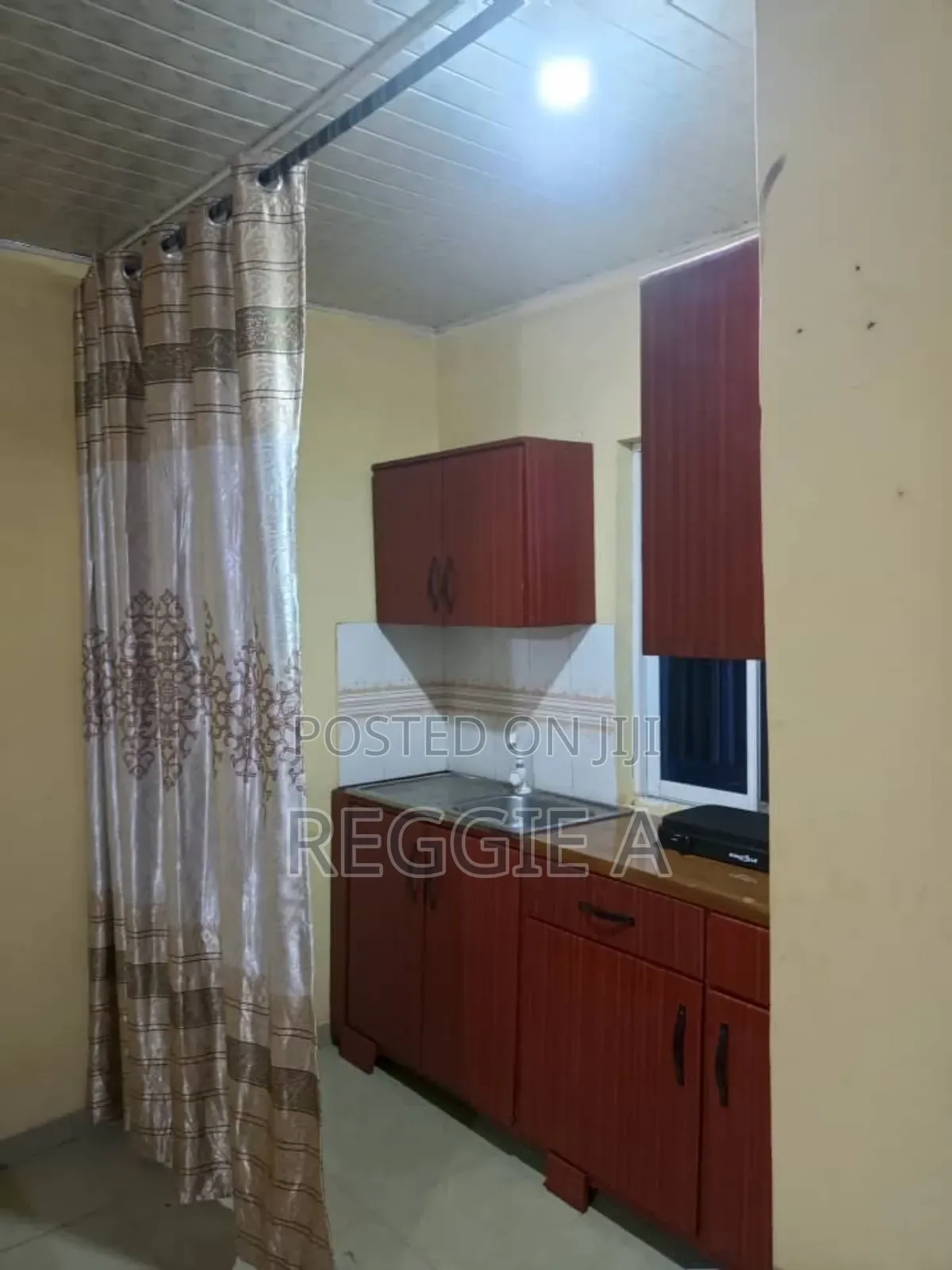 One Bedroom Fully Furnished Studio Ensuite in Radio Gold Area