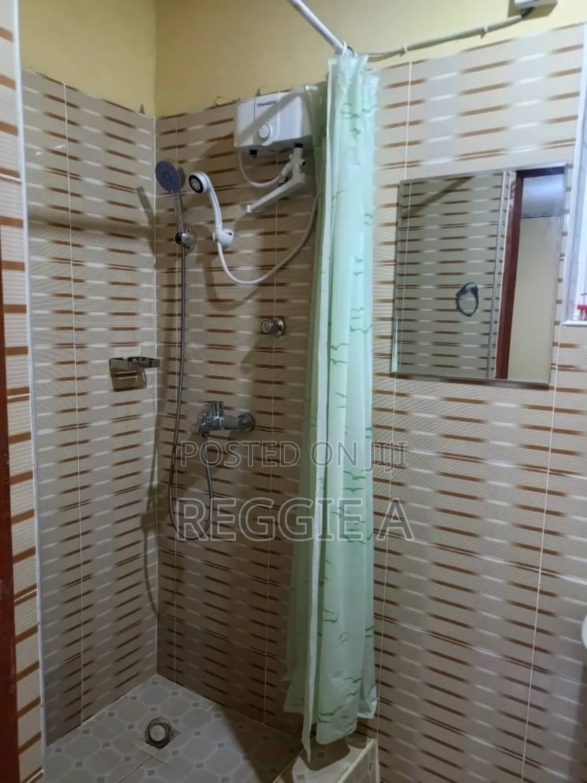 One Bedroom Fully Furnished Studio Ensuite in Radio Gold Area