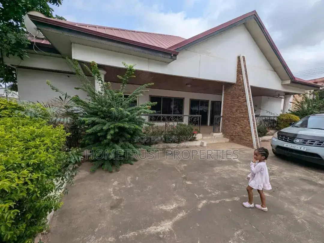 5bdrm House in Achimota Cfc, The Mall for sale in The Mall