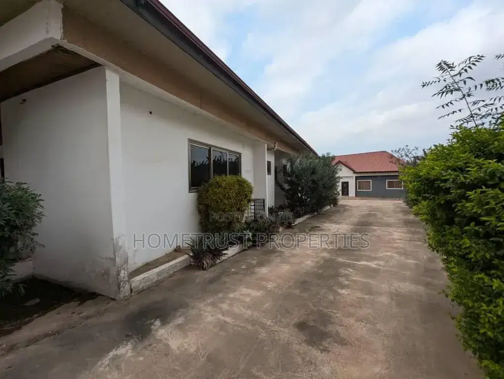 5bdrm House in Achimota Cfc, The Mall for sale in The Mall