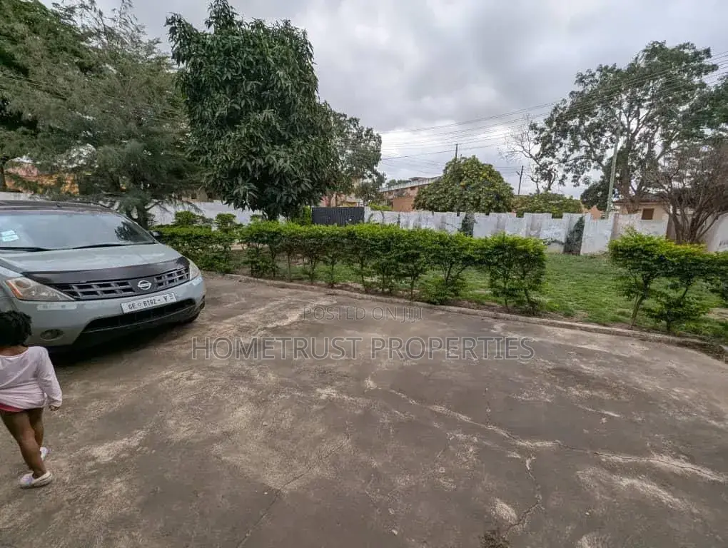 5bdrm House in Achimota Cfc, The Mall for sale in The Mall