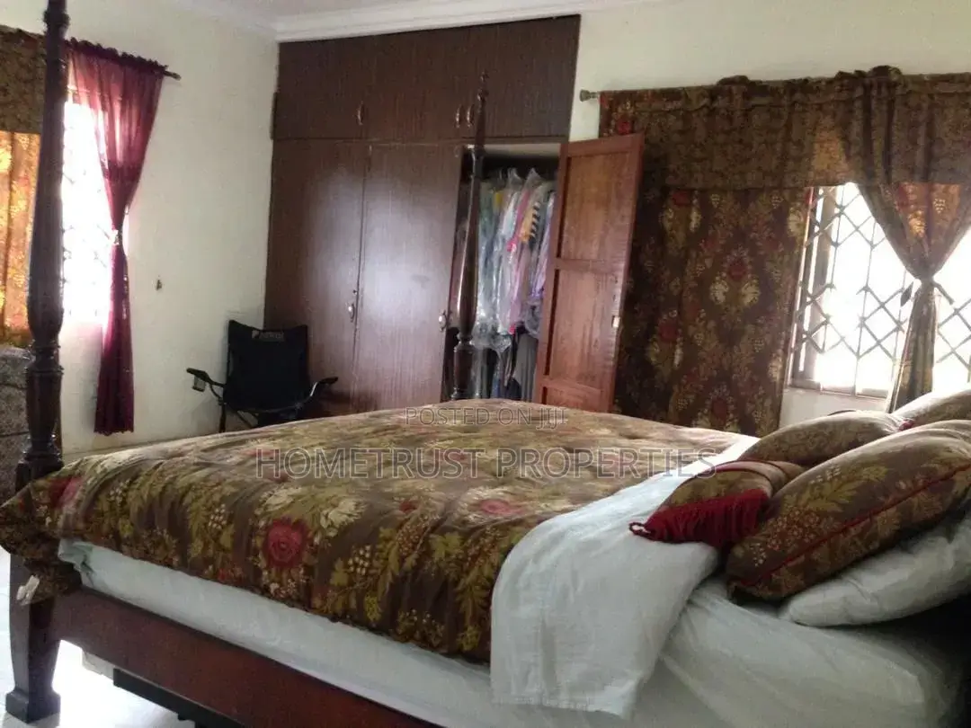 5bdrm House in Achimota Cfc, The Mall for sale in The Mall
