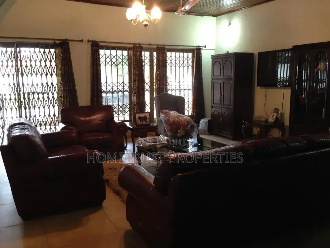 5bdrm House in Achimota Cfc, The Mall for sale in The Mall