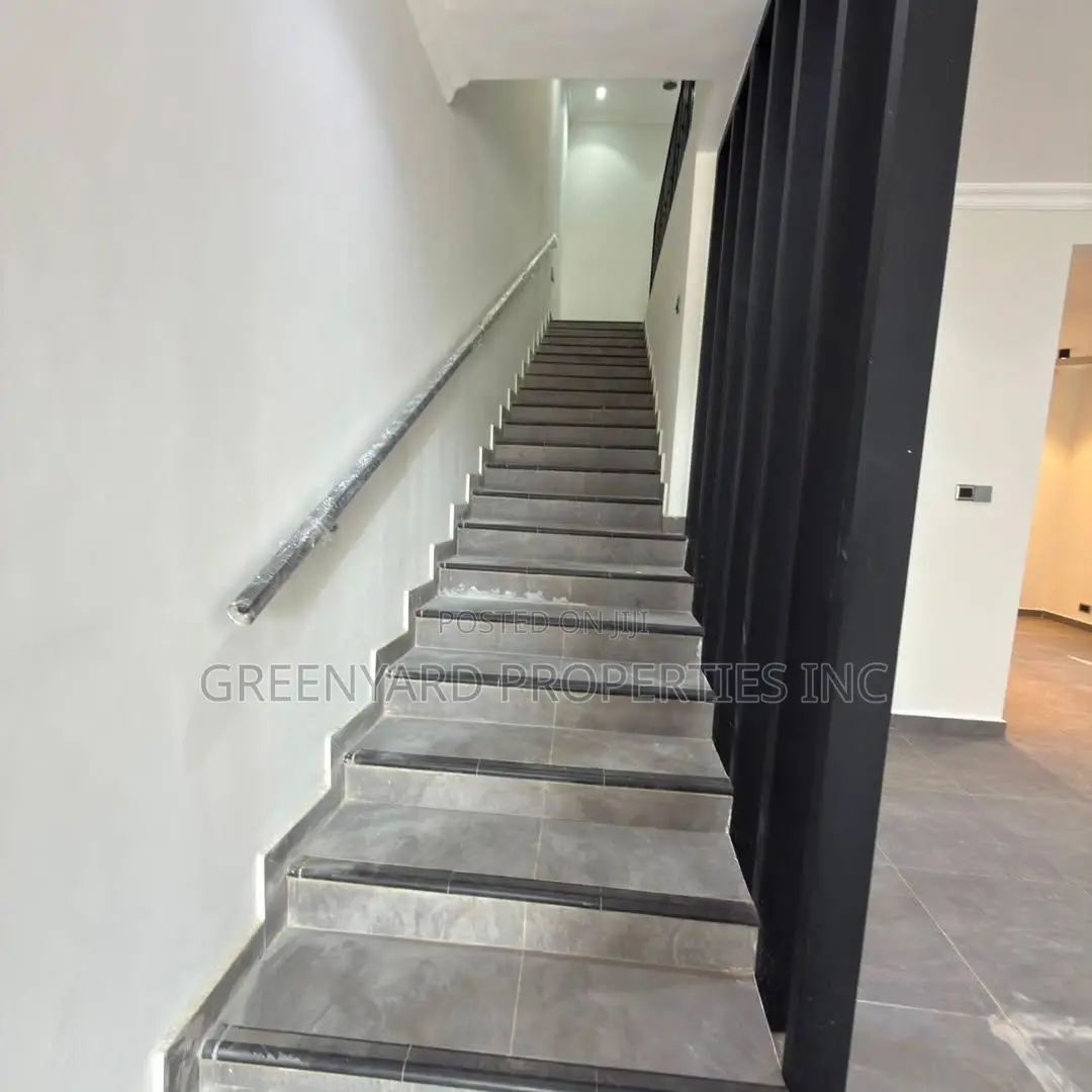 3bdrm House in Lakeside C8 for sale in Lake Side Estate