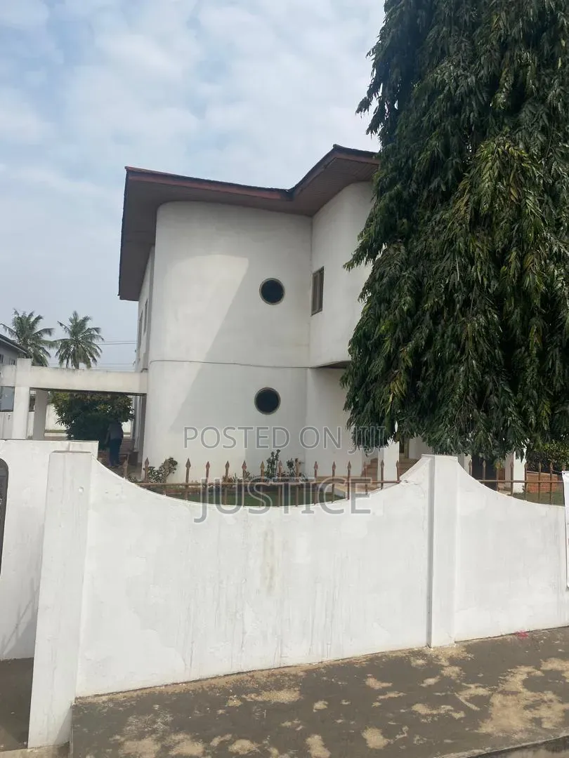 5bdrm House in Cfc Estate Achimota, The Mall for sale in The Mall