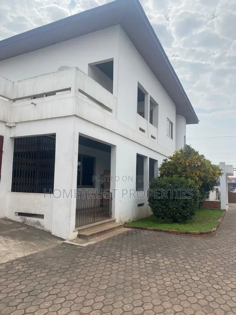 5bdrm House in Achimota Cfc for sale in CFC Estates