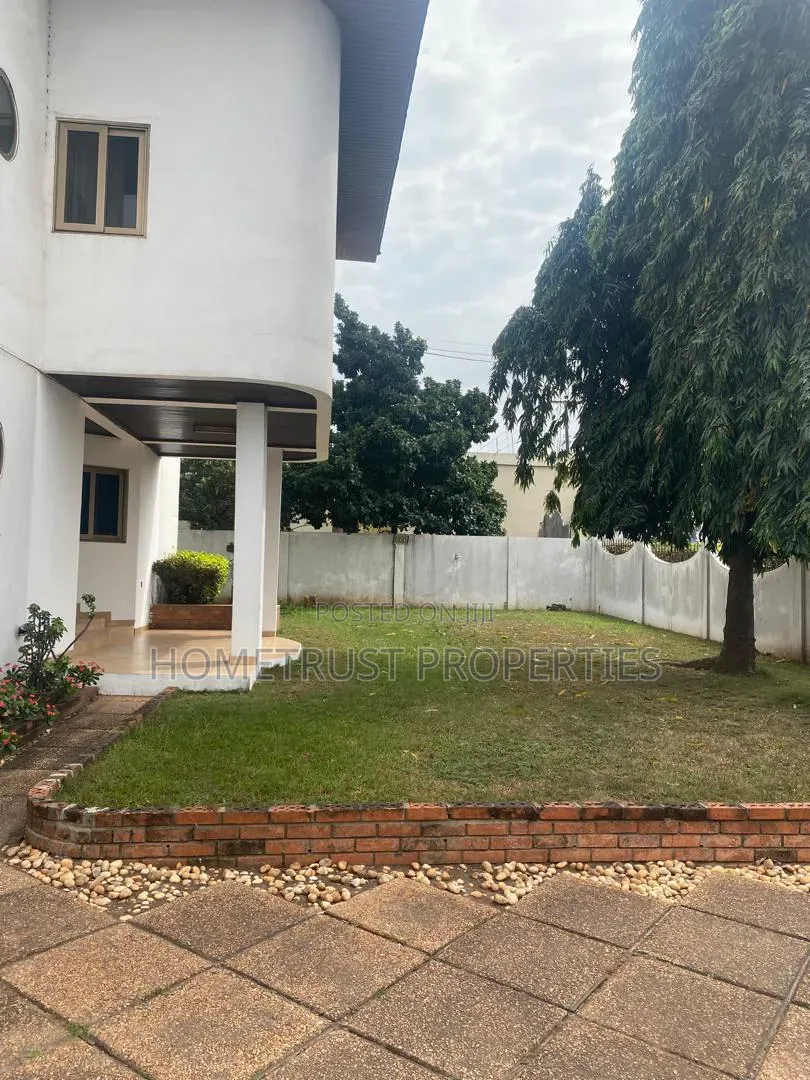 5bdrm House in Achimota Cfc for sale in CFC Estates