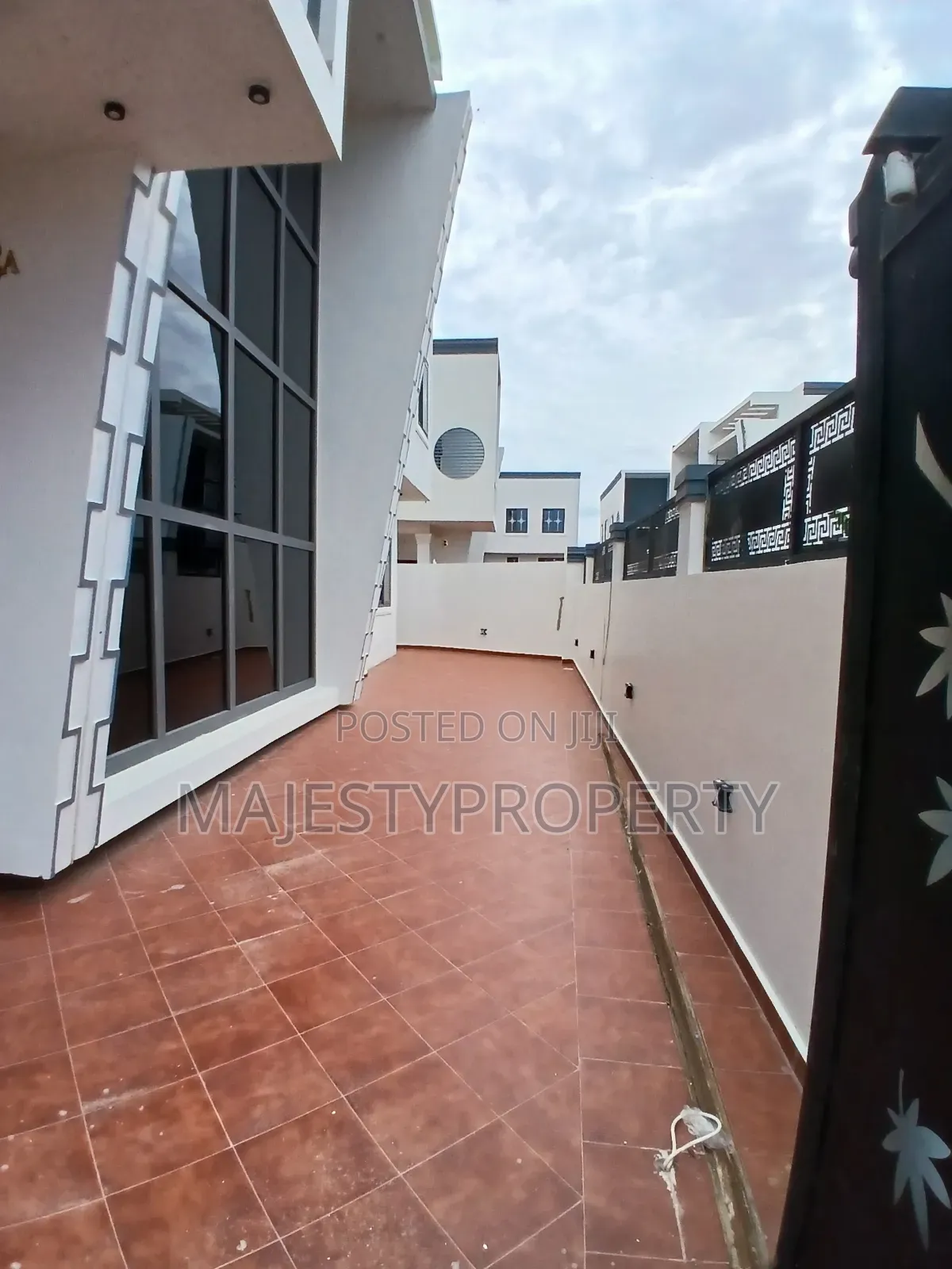 4bdrm Duplex in Okpoigonor, Manet Court for sale in Manet Court