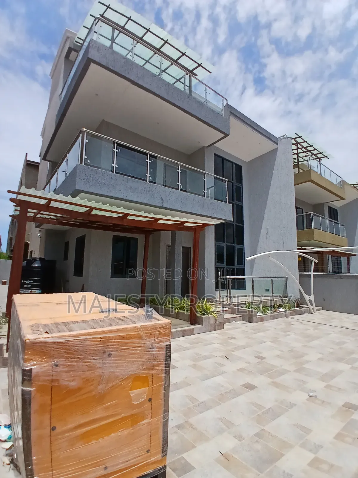 5bdrm Duplex in Costa, Coca Cola for sale in Coca Cola