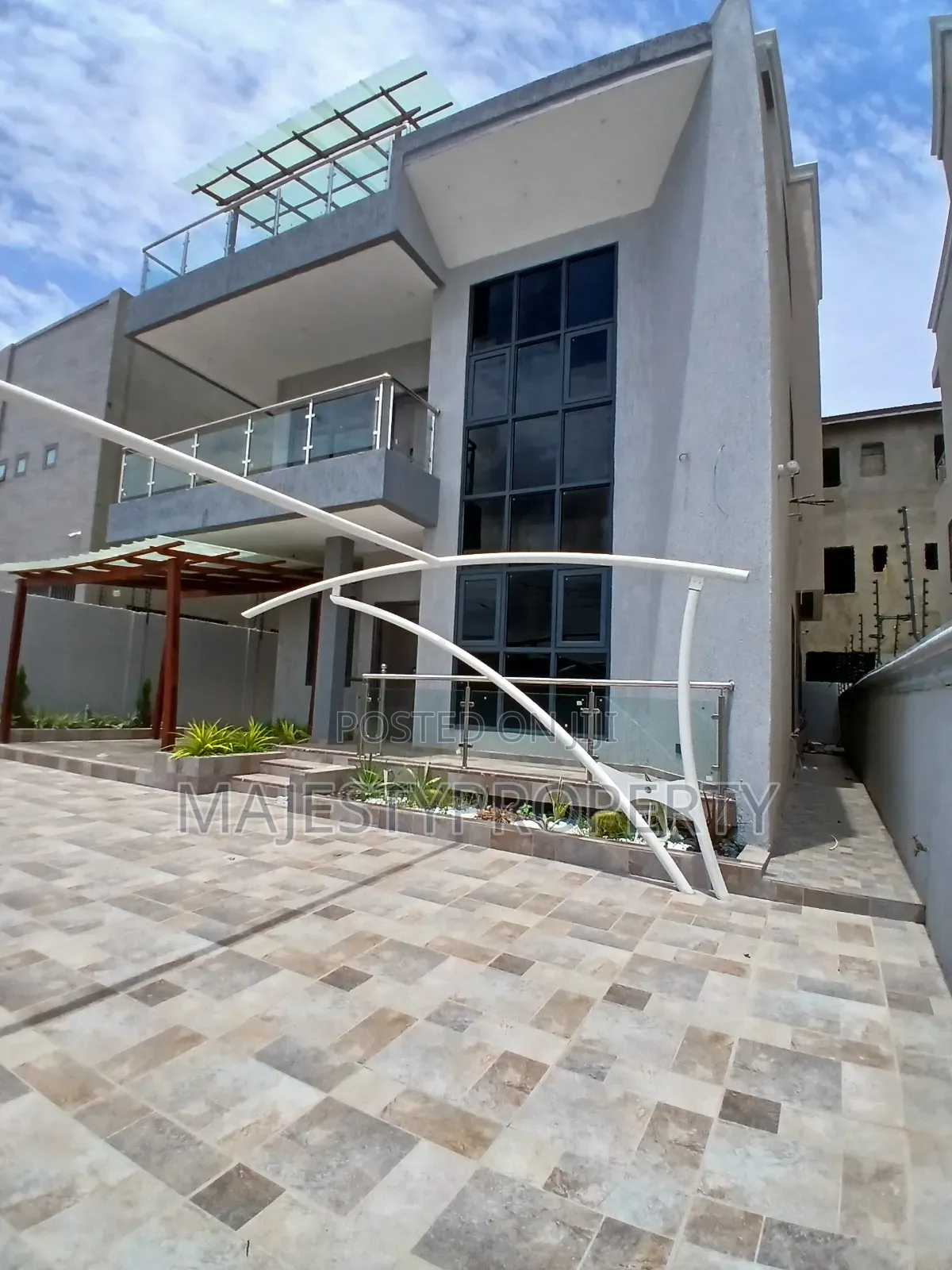 5bdrm Duplex in Costa, Coca Cola for sale in Coca Cola