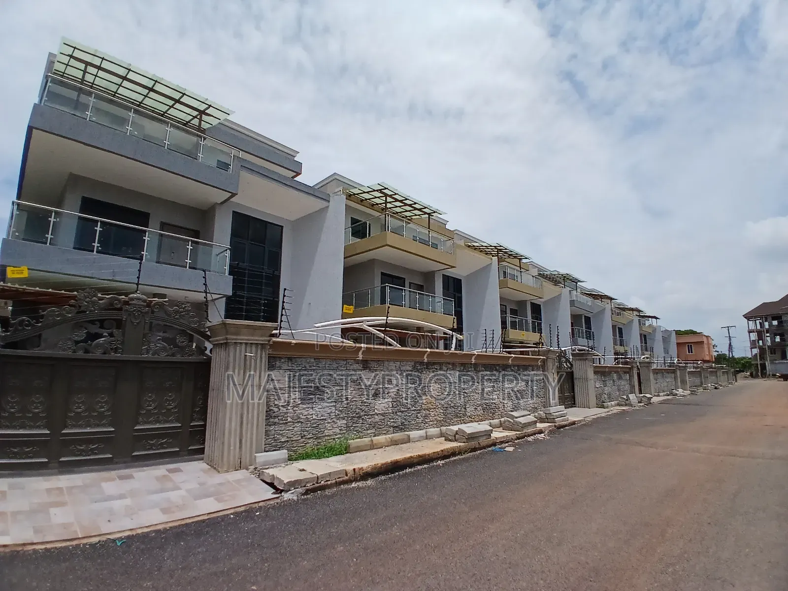 5bdrm Duplex in Costa, Coca Cola for sale in Coca Cola
