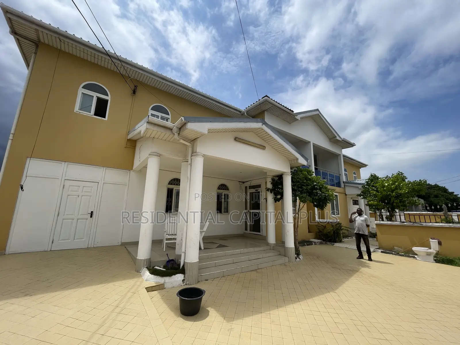 8bdrm House in Osu - Odwira Road for sale in Osu