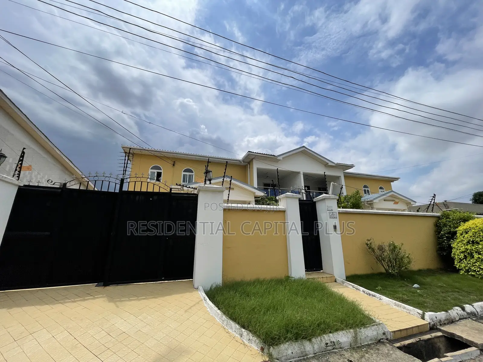 8bdrm House in Osu - Odwira Road for sale in Osu