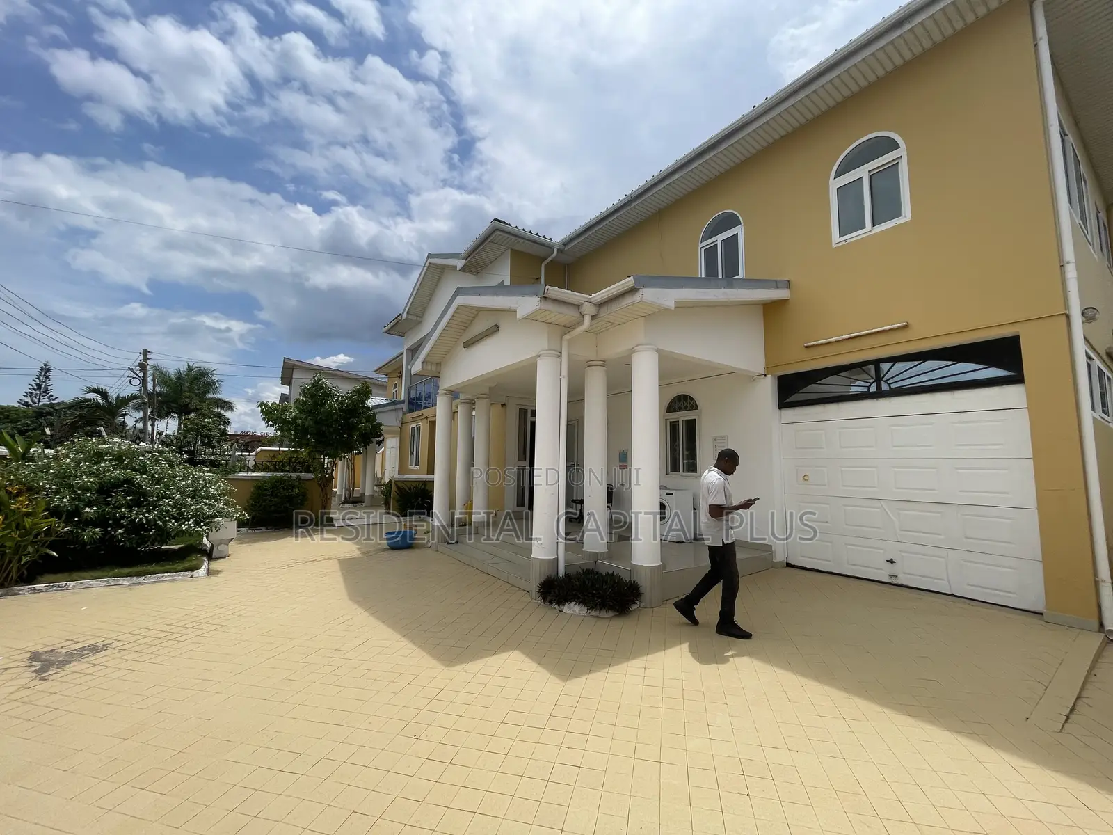 8bdrm House in Osu - Odwira Road for sale in Osu