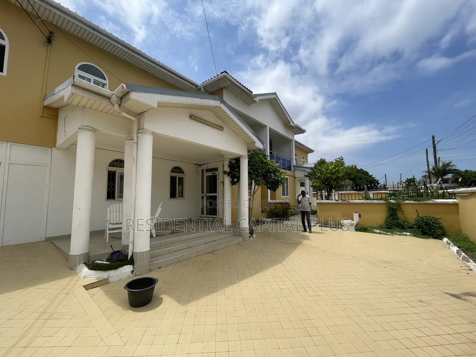 8bdrm House in Osu - Odwira Road for sale in Osu