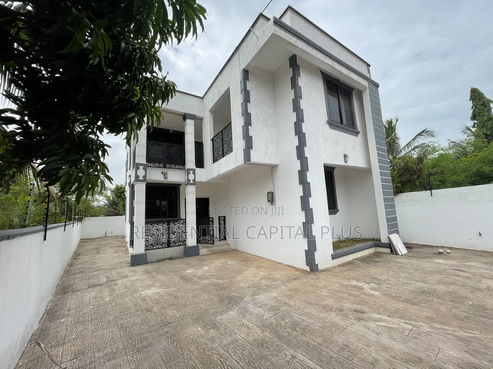 4bdrm Duplex in Spintex for sale in Spintex