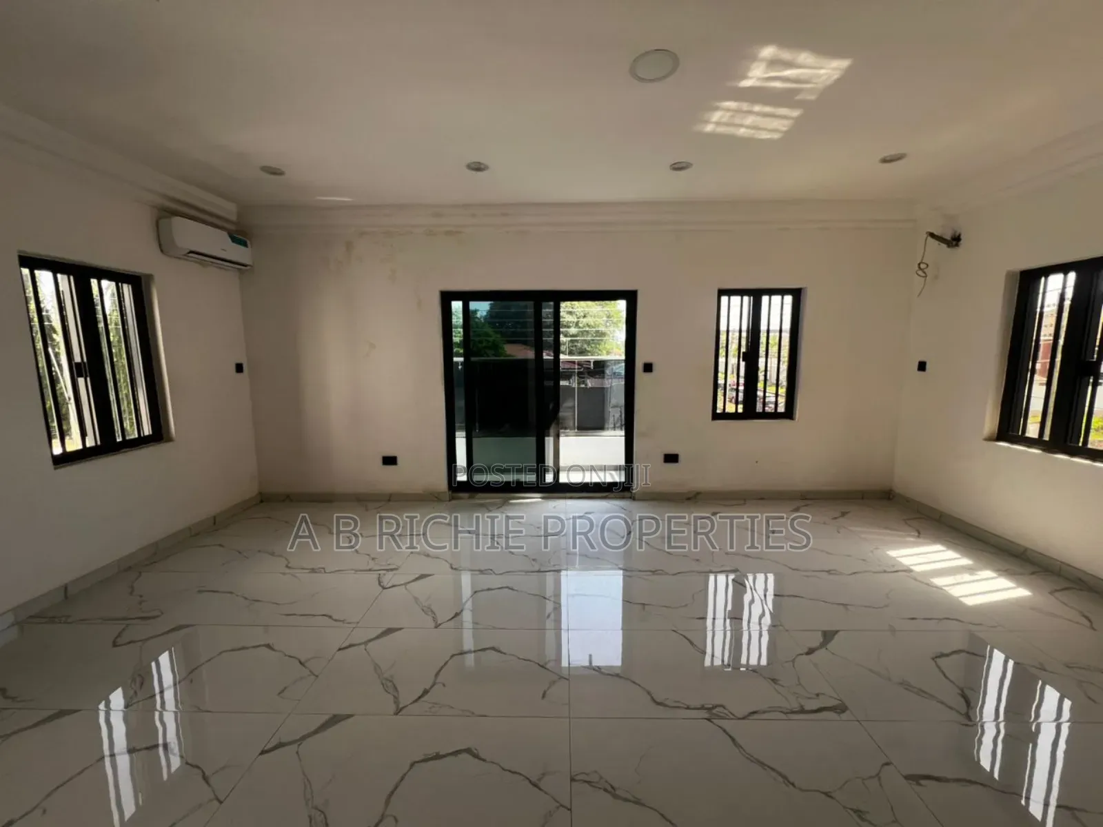 5bdrm Duplex in Ab Richie Properties, Boundary Road Area for sale in Boundary Road Area
