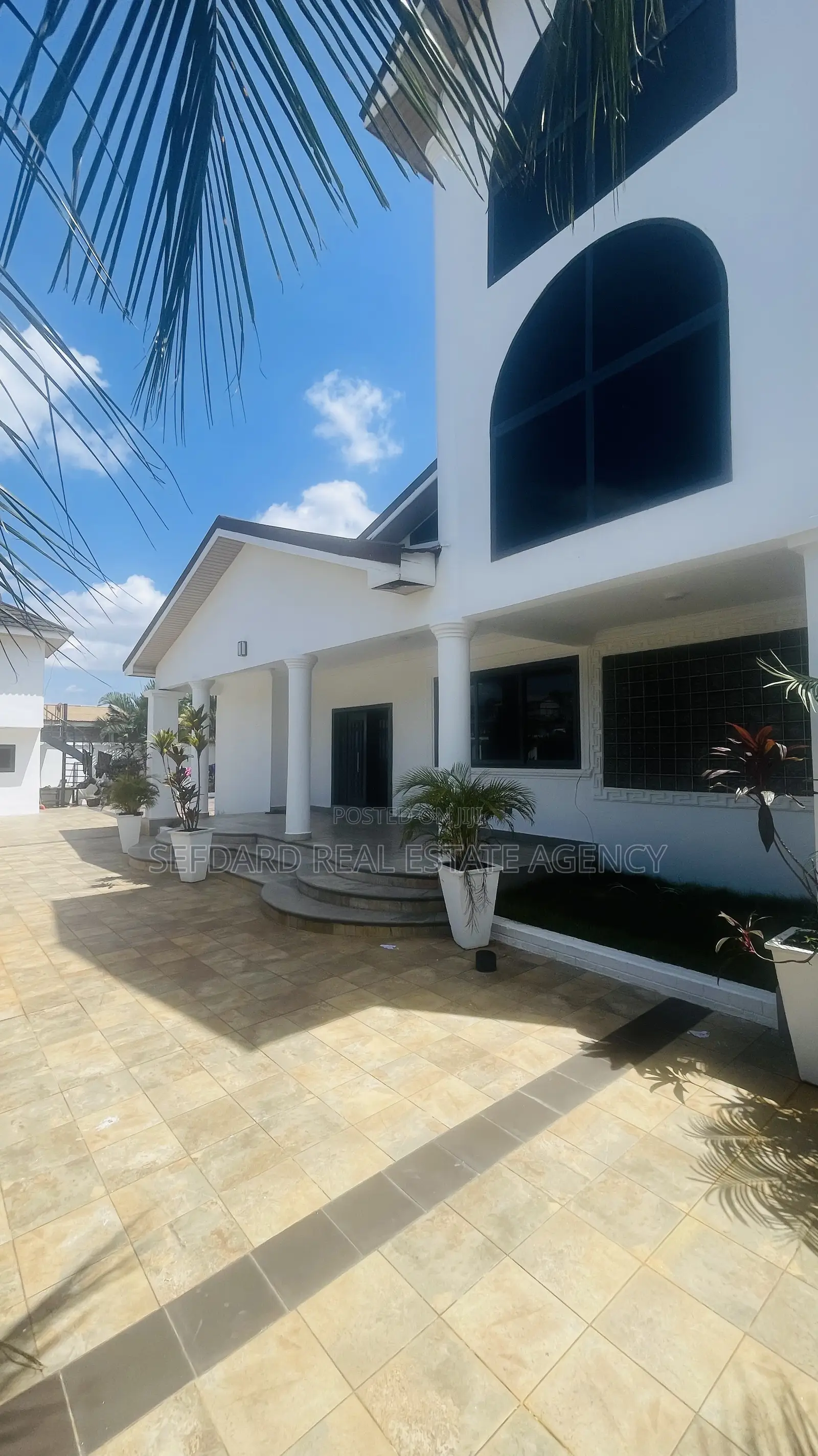 7bdrm House in Sefdard Properties, Achimota for sale in Achimota