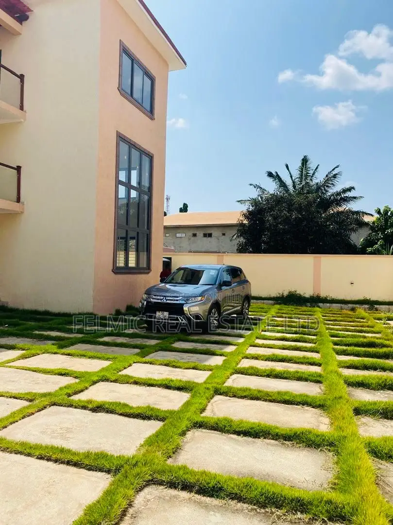 4bdrm Duplex in Felmic Real Estate, Mile 7 for sale in Mile 7