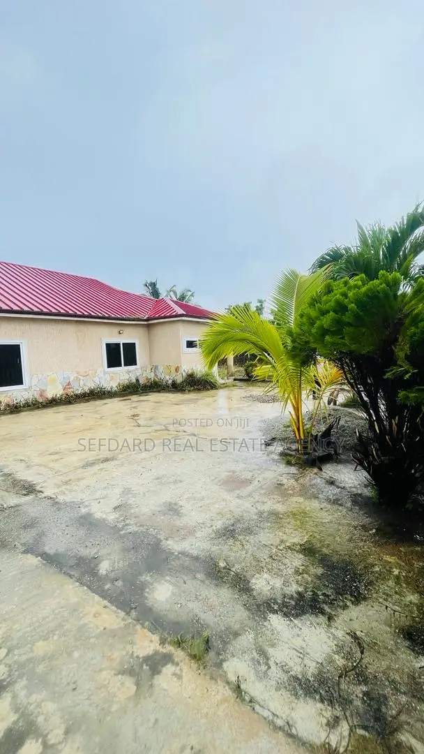 4bdrm House in Sefdard Properties, Amasaman for sale in Amasaman
