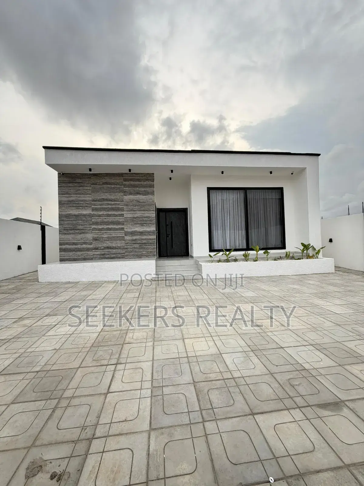 Furnished 3bdrm House in Seekers Realty, Baatsona Total for sale in Baatsona Total