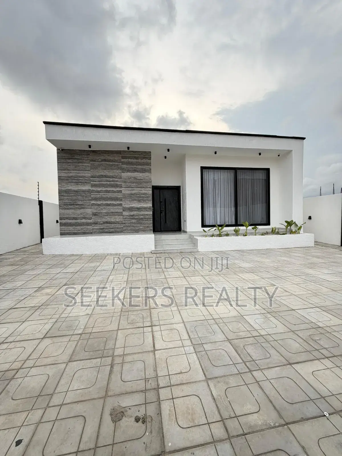 Furnished 3bdrm House in Seekers Realty, Baatsona Total for sale in Baatsona Total