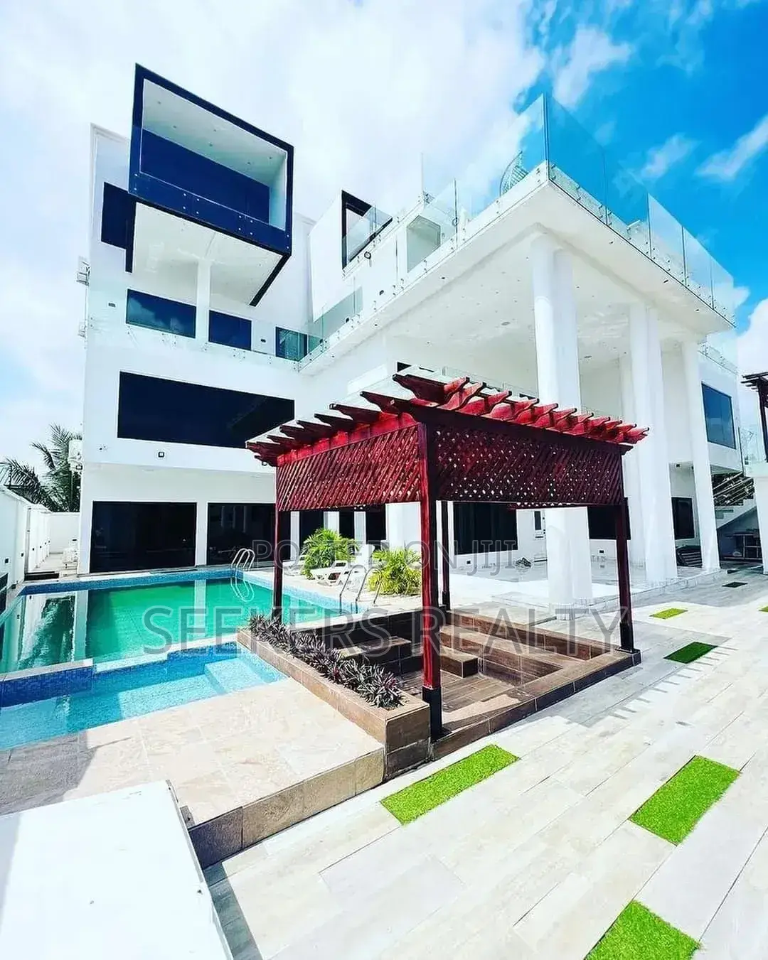 Furnished 10bdrm Mansion in Seekers Realty, Accra Metropolitan for sale in Accra Metropolitan