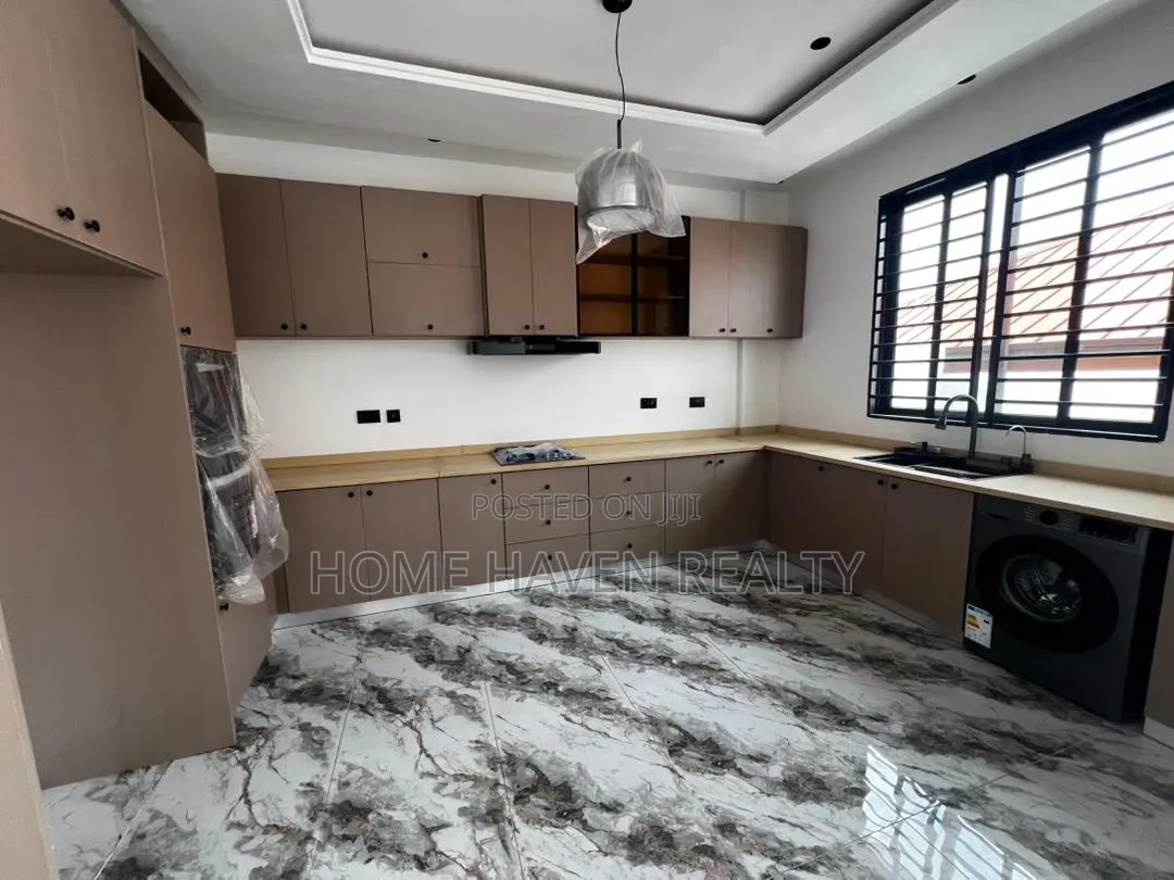 4bdrm House in Lakeside Estate for sale in Lake Side Estate