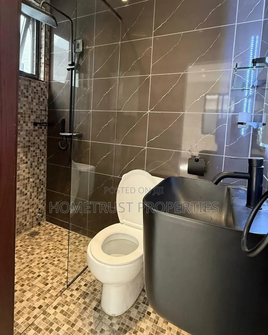 3bdrm Duplex in Ashaley Botwe, School Junction for sale in School Junction