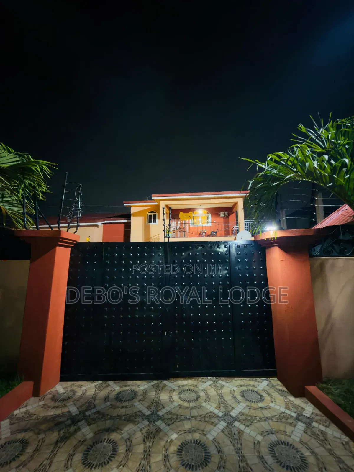 Debo's Royal Lodge – Luxury Stay in Accra in Adjiriganor