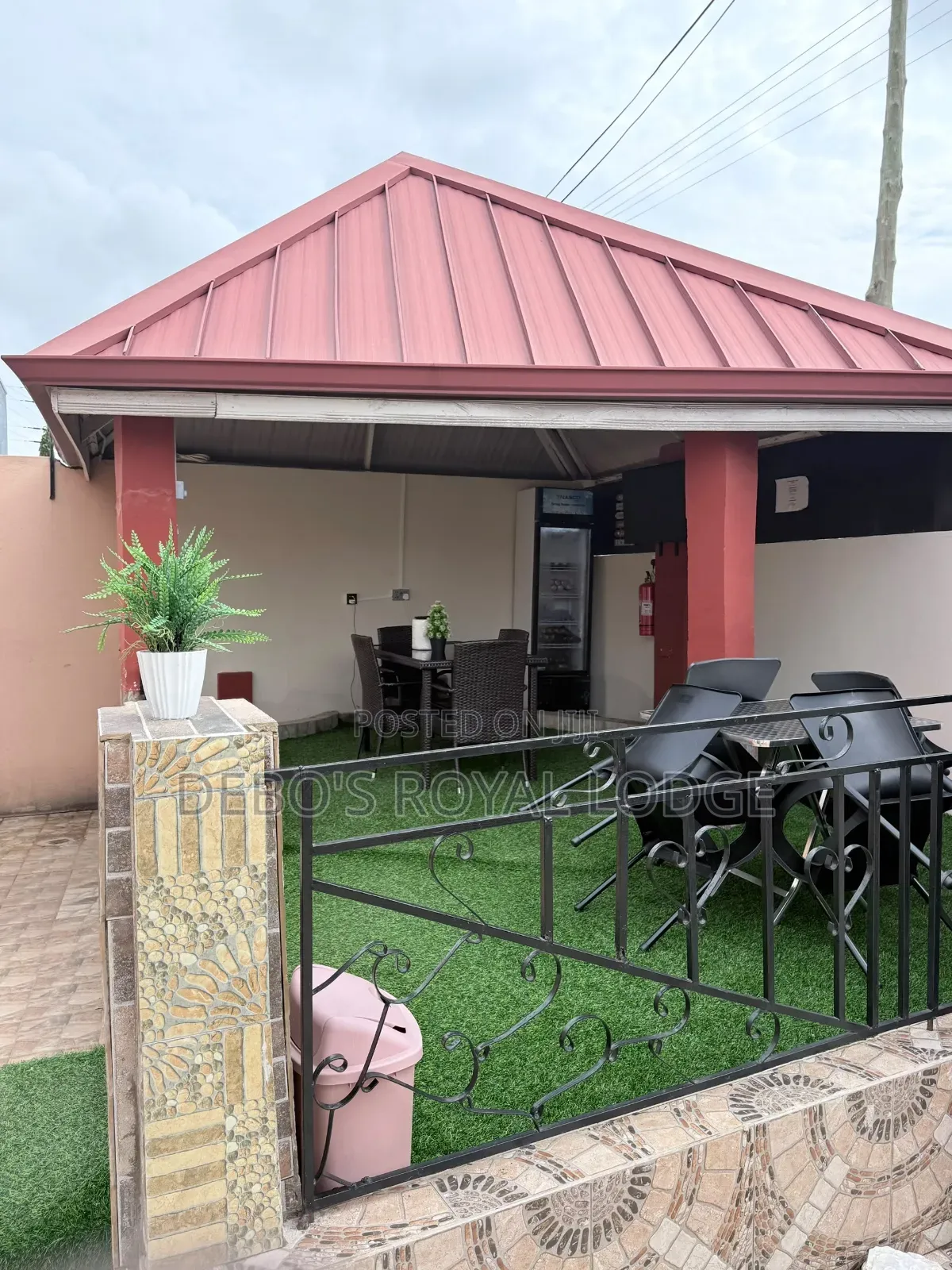 Debo's Royal Lodge – Luxury Stay in Accra in Adjiriganor
