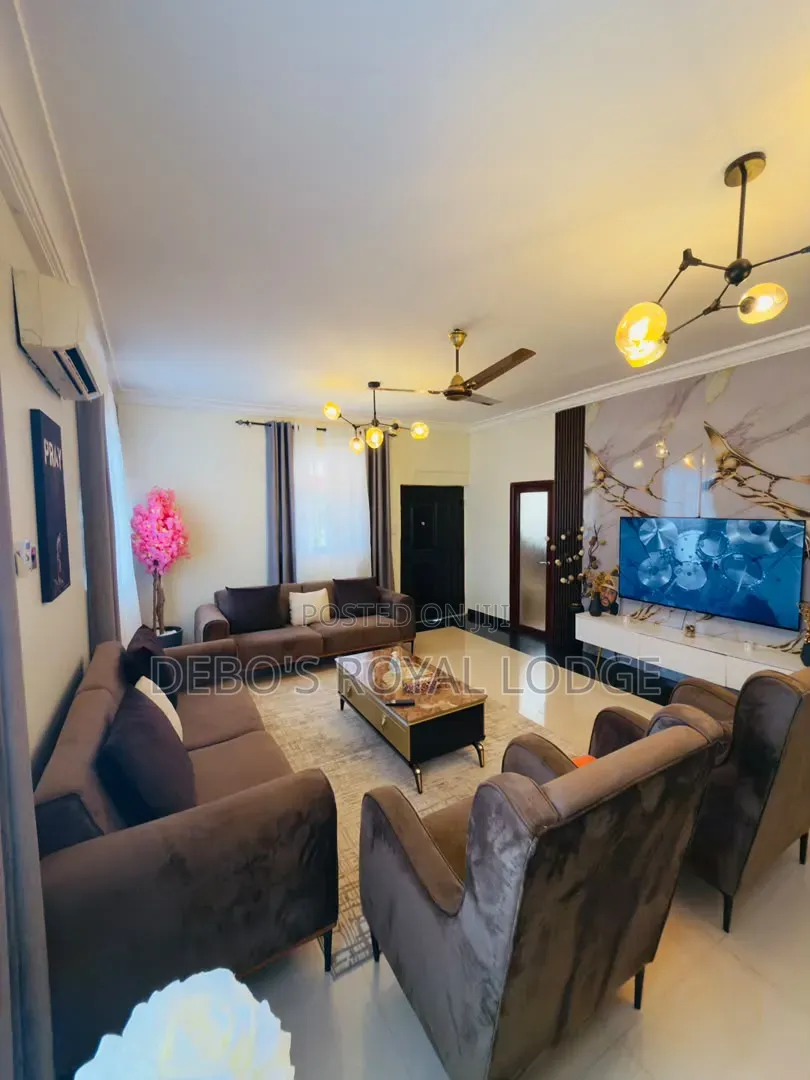 Debo's Royal Lodge – Luxury Stay in Accra in Adjiriganor