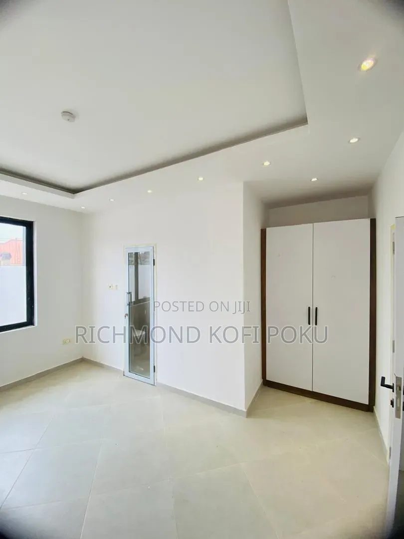4bdrm House in Kofis Realty, Baatsona Total for sale in Baatsona Total
