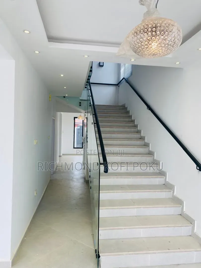 4bdrm House in Kofis Realty, Baatsona Total for sale in Baatsona Total