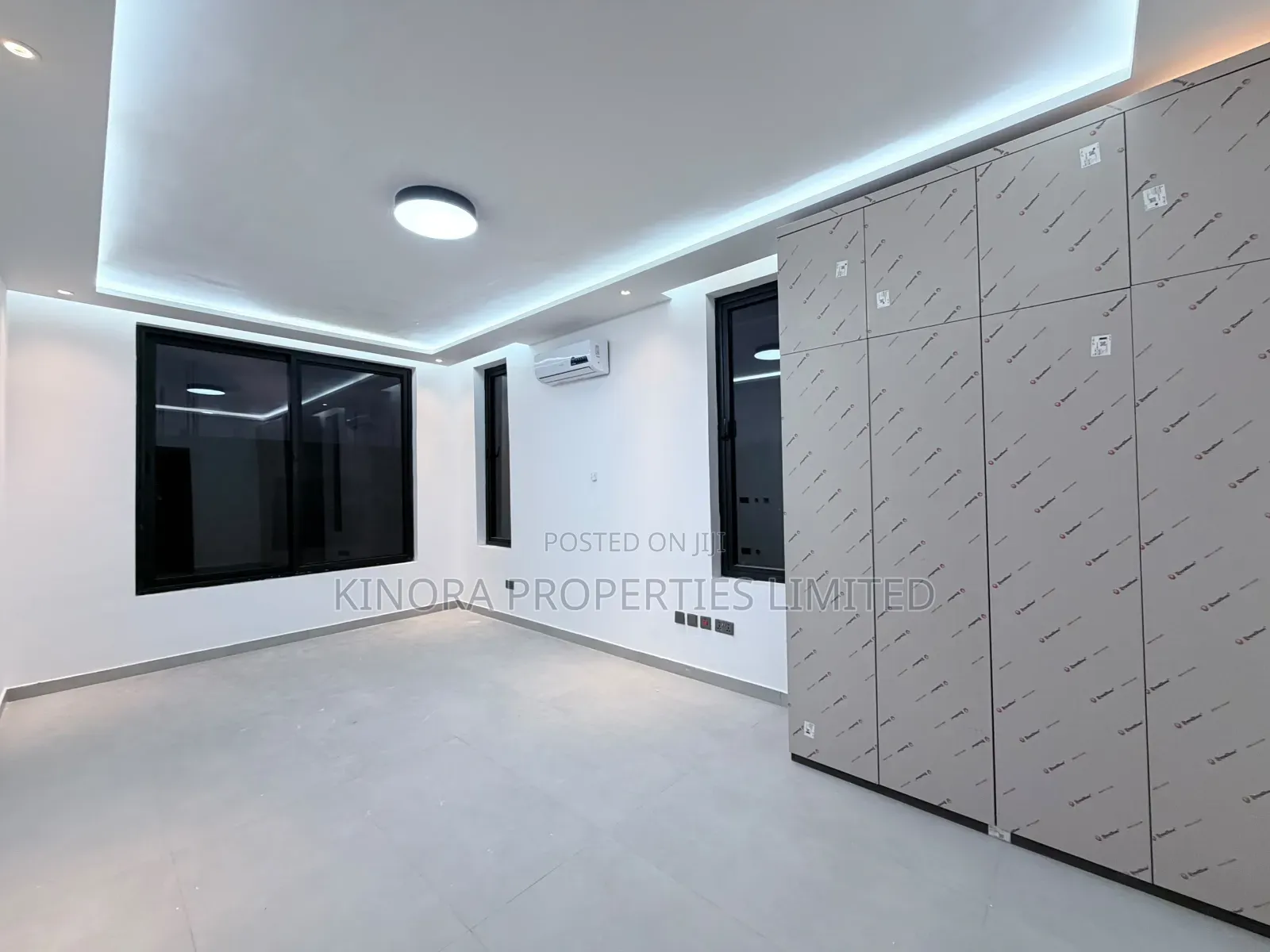 4bdrm Duplex in School Junction for sale in School Junction