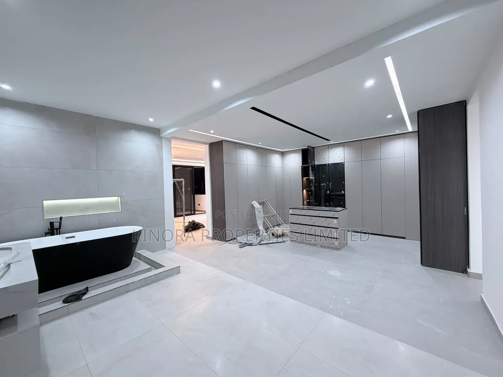 4bdrm Duplex in School Junction for sale in School Junction