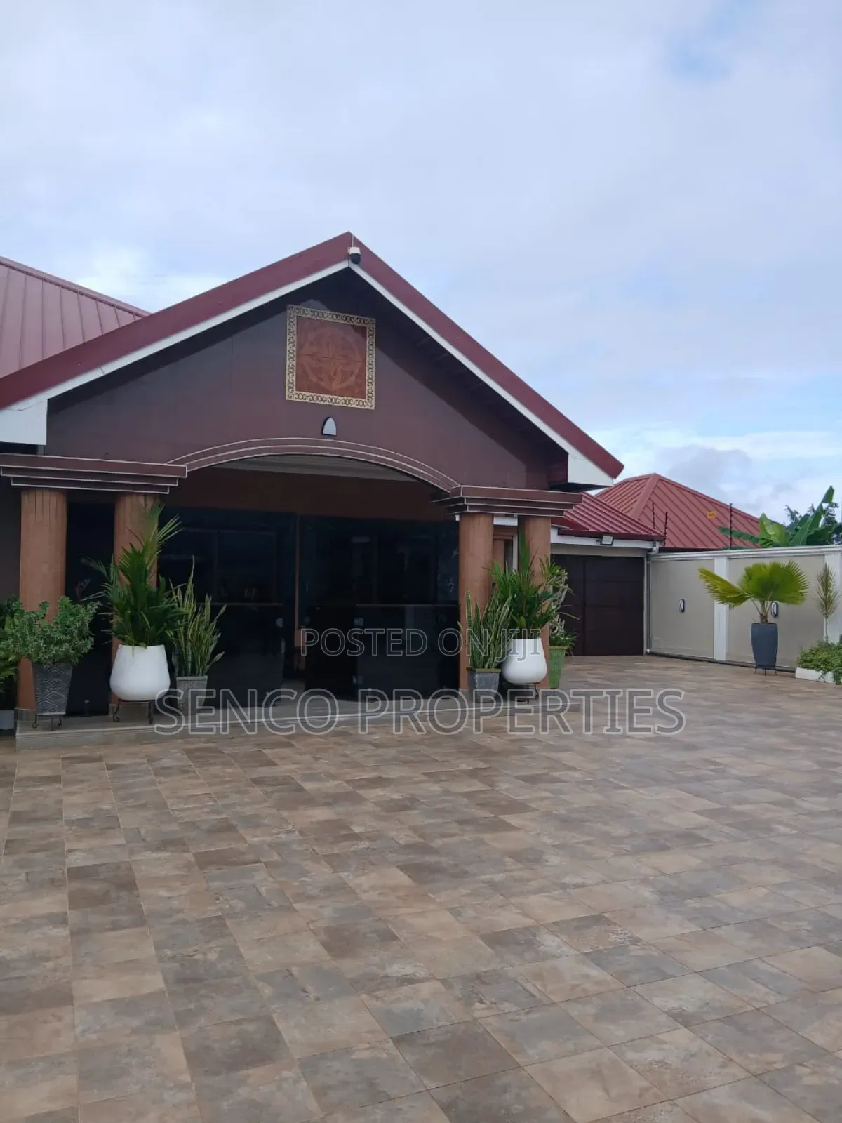 Furnished 4bdrm House in Ghana Flag for sale in Ghana Flag