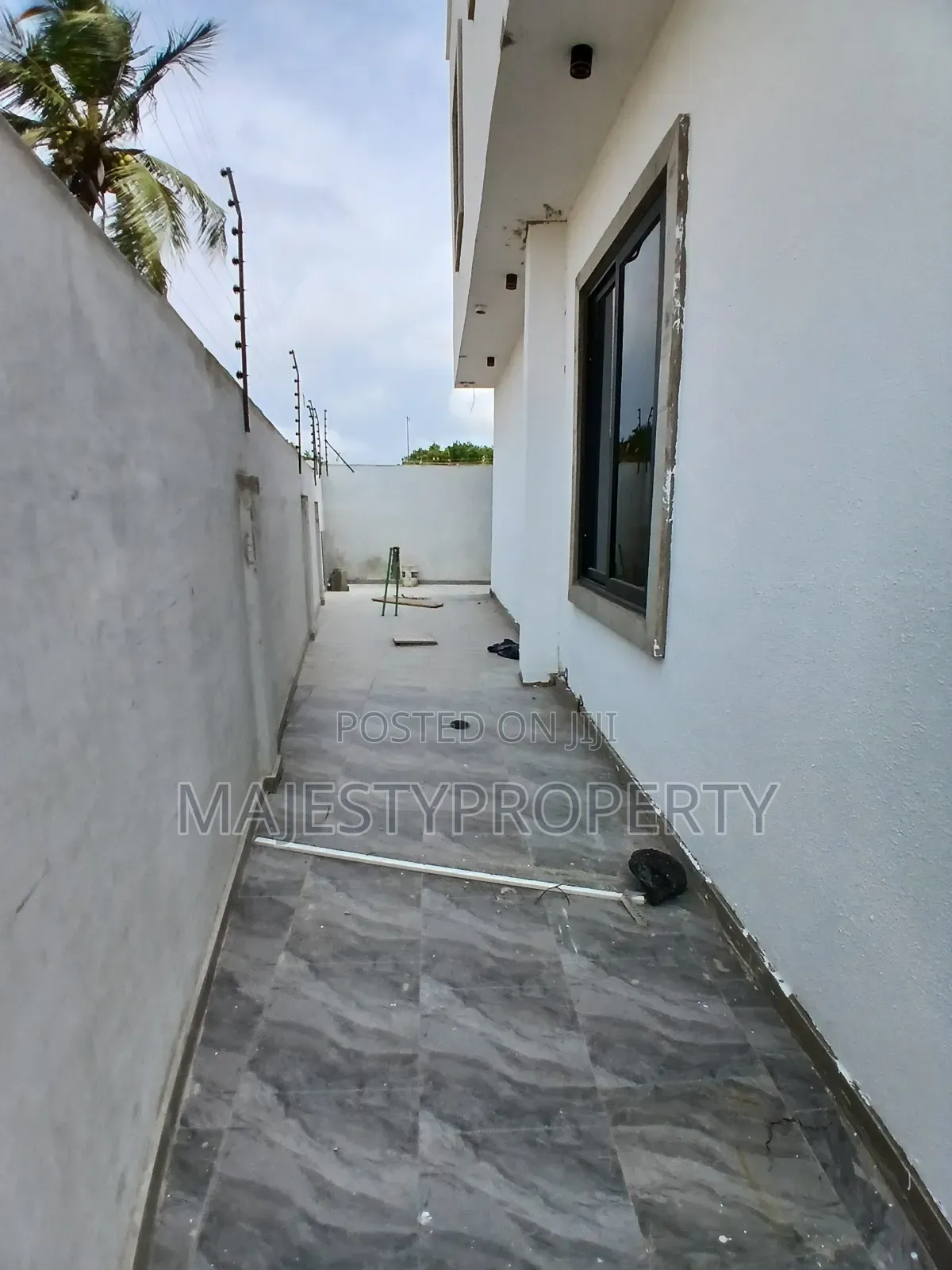 4bdrm Duplex in Batsona, Baatsona Total for sale in Baatsona Total