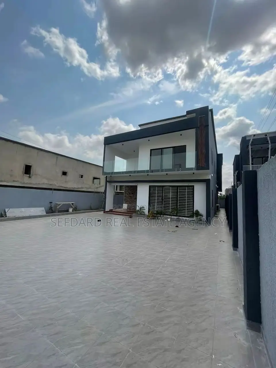 4bdrm Duplex in Sefdard Properties, Oyarifa for sale in Oyarifa