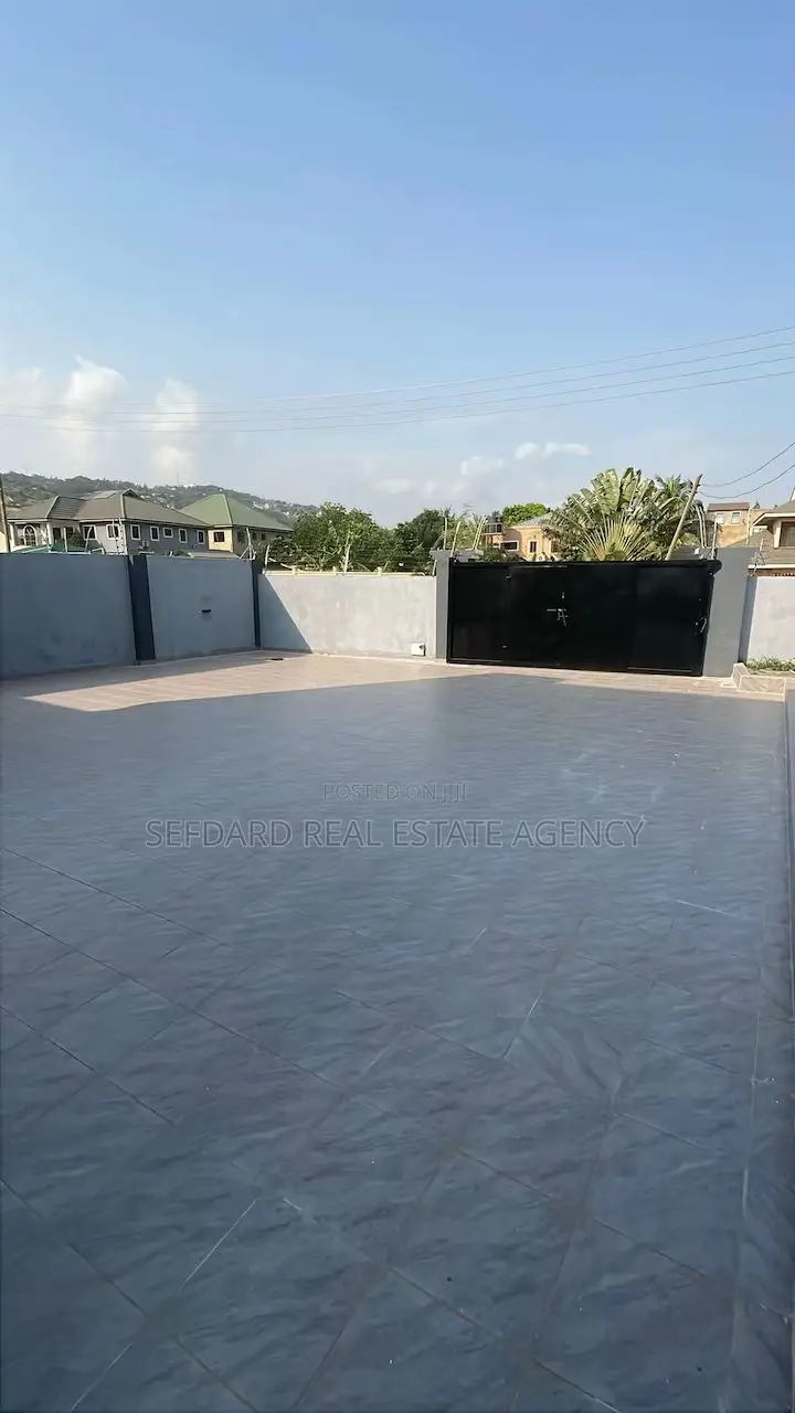 4bdrm Duplex in Sefdard Properties, Oyarifa for sale in Oyarifa