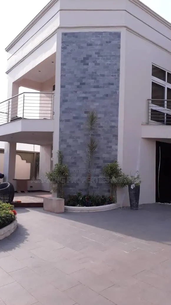 Furnished 4bdrm House in East Legon, American House for sale in American House