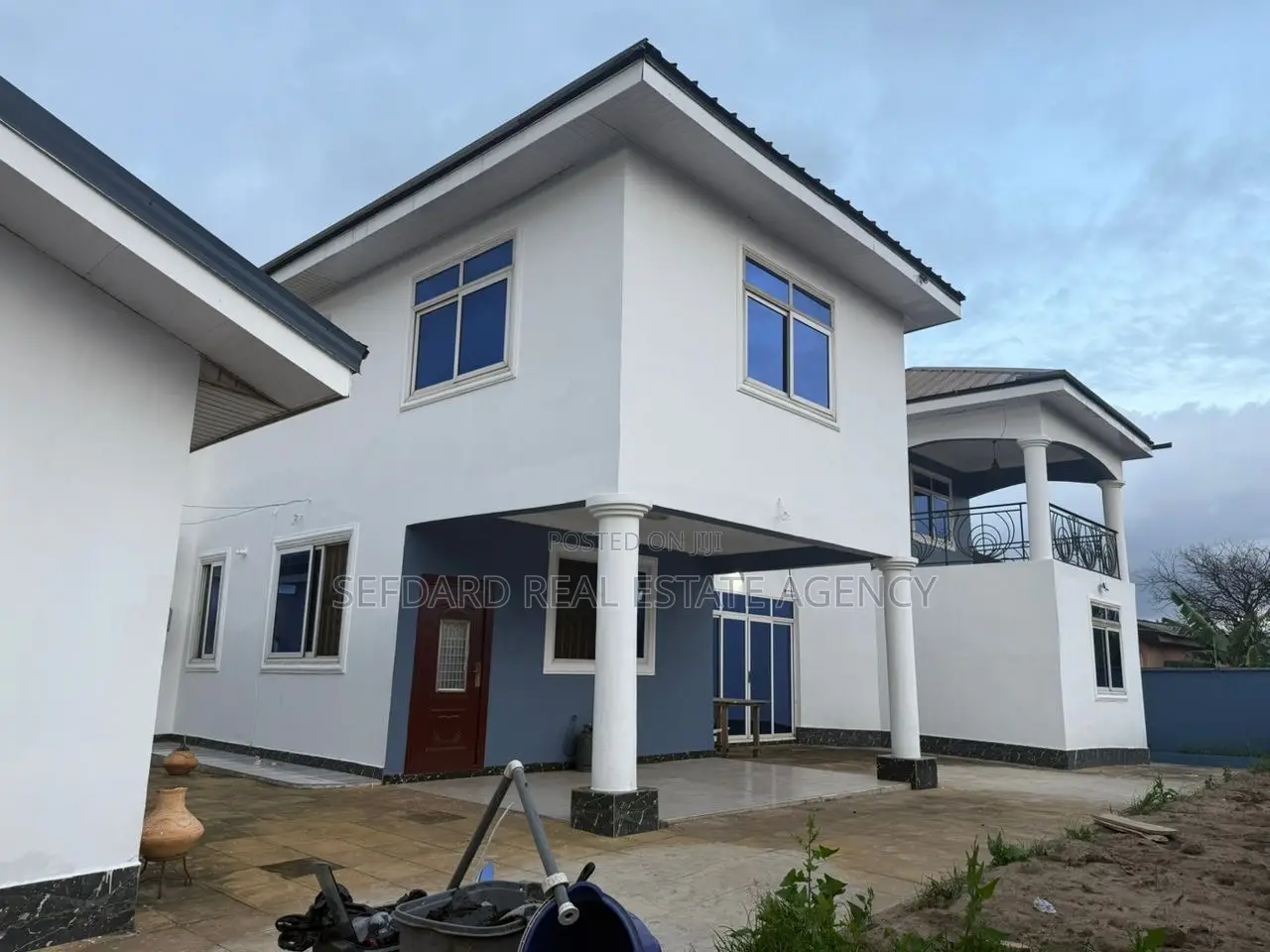 8bdrm House in Sefdard Properties, Haatso for sale in Haatso