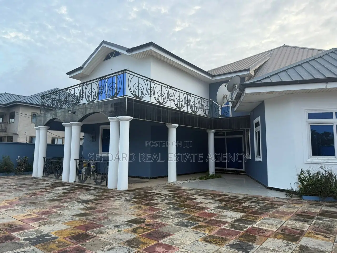 8bdrm House in Sefdard Properties, Haatso for sale in Haatso