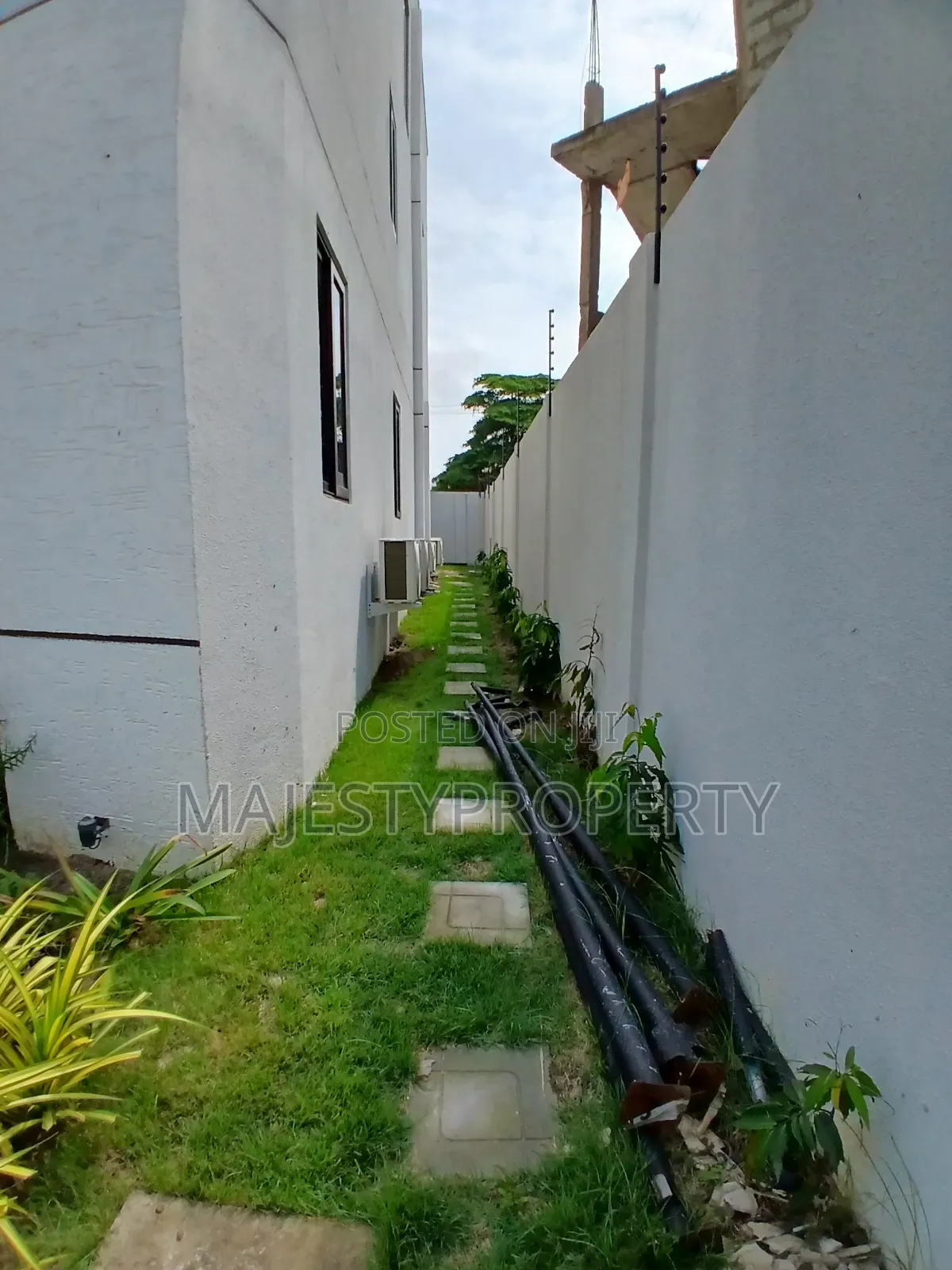 4bdrm Townhouse/Terrace in Tseaddo, Airport Residential Area for sale in Airport Residential Area