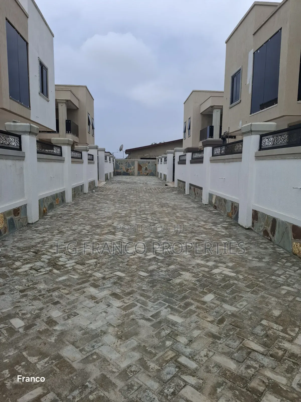 3bdrm House in Kg Franco Properties, Baatsona Total for sale in Baatsona Total