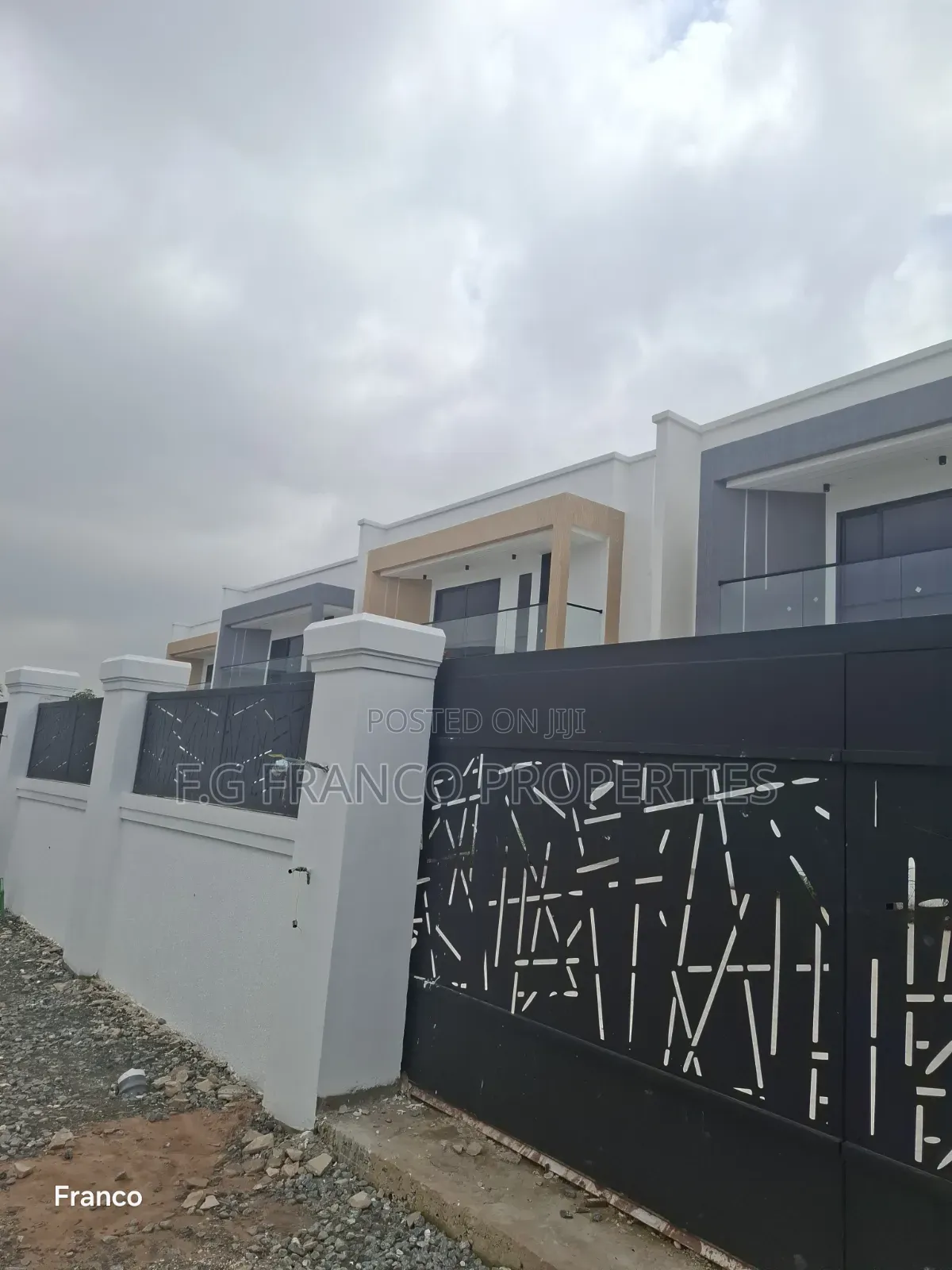 3bdrm House in Kg Franco Properties, Baatsona Total for sale in Baatsona Total