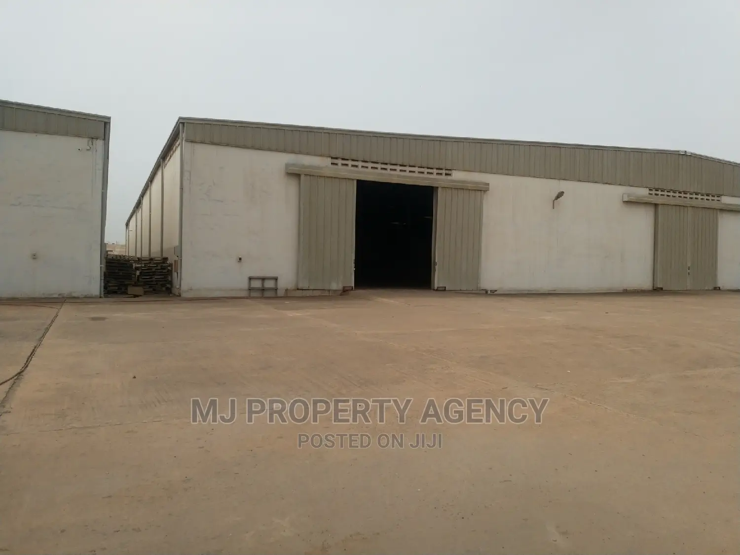ROADSIDE 3500 SQM WAREHOUSE in Tema in Tema Metropolitan
